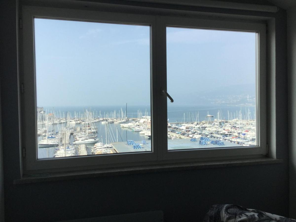 Mansarda Centrale Vista Mare Apartment Trieste Exterior photo