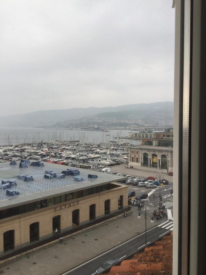 Mansarda Centrale Vista Mare Apartment Trieste Exterior photo